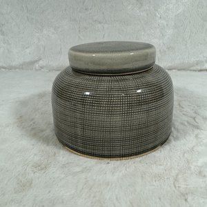 Ceramic Jar With Lid And ombre into woven pattern Container